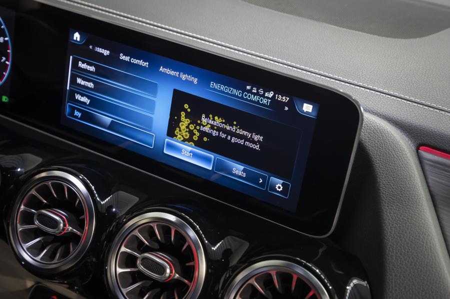 Детали интерьера Mercedes-Benz B200 Progressive (W247) 2019 года  (WW) (фото 7 из 56)